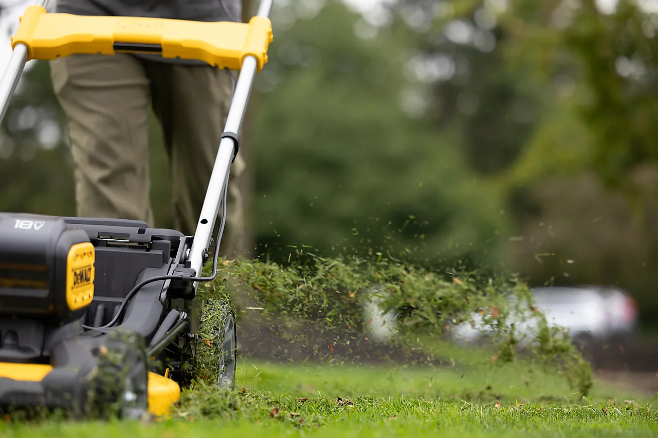 Gressklipper DCMWSP156W2 8Ah null - null - 3 - Miniatyr