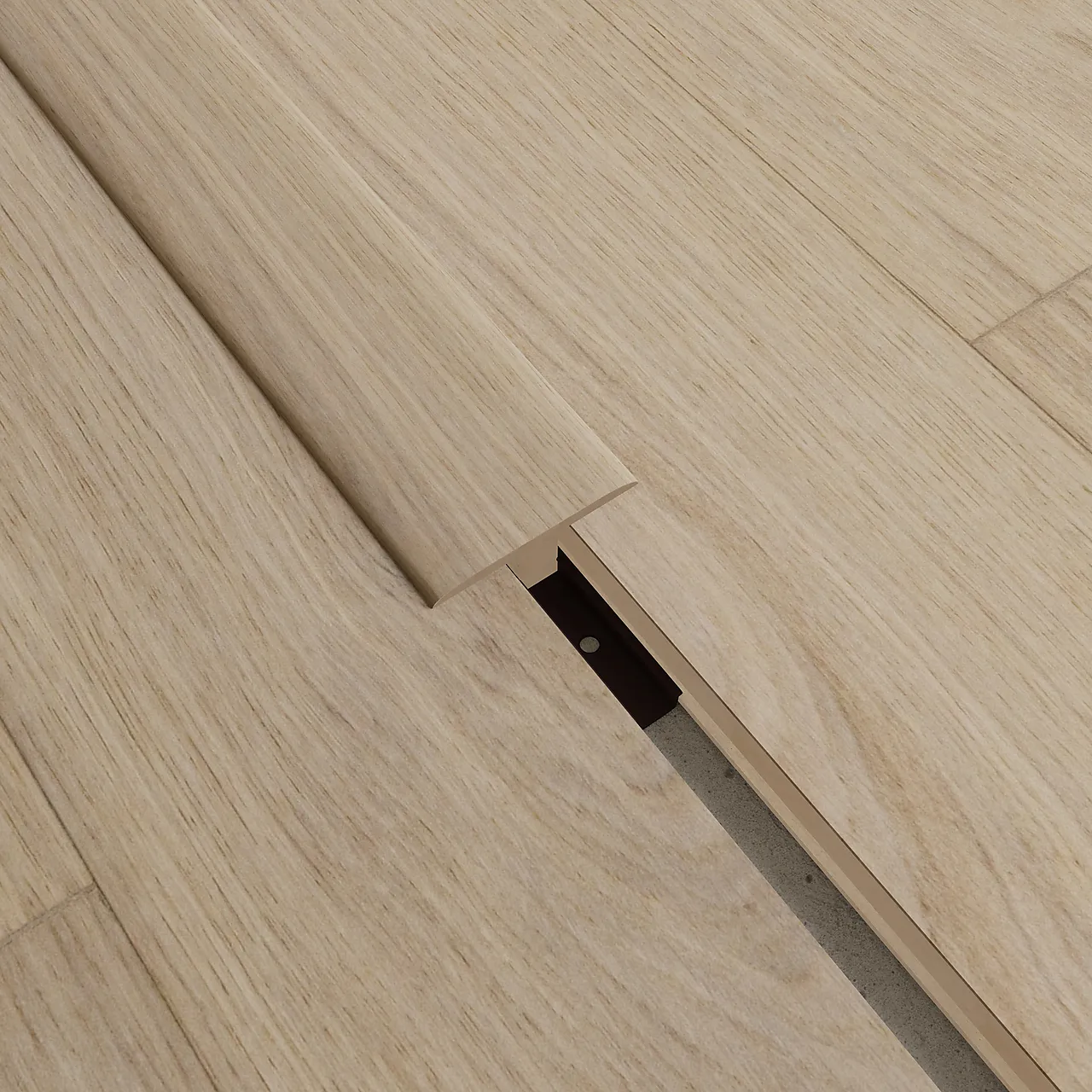 Overgangslist eik mattlakkert finér med brakket 2,42 meter hvit Overgangslist eik mattlakkert finér med brakket 2,42 meter hvit