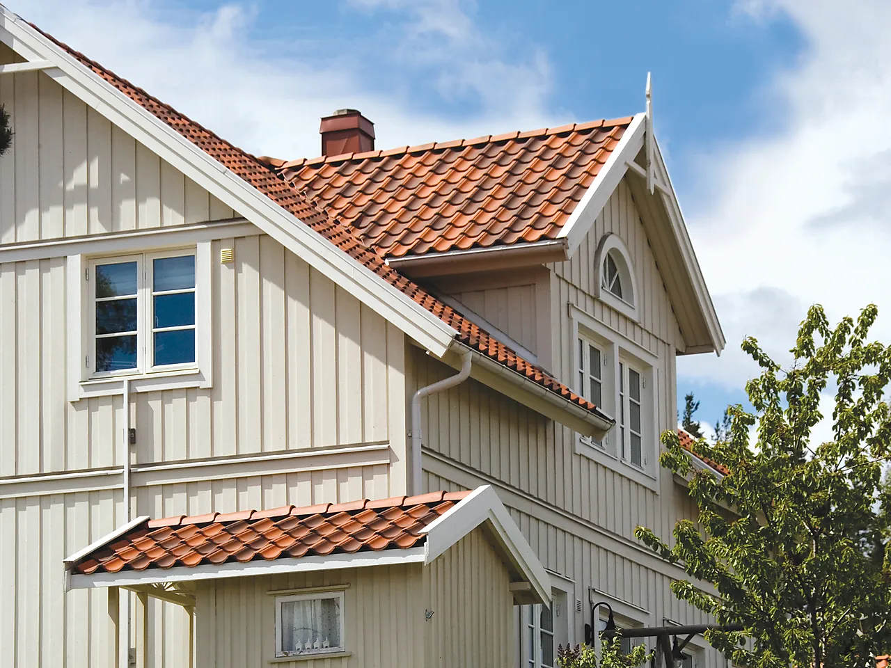 Rektangulær kledning 19x73 mm grunnet gran