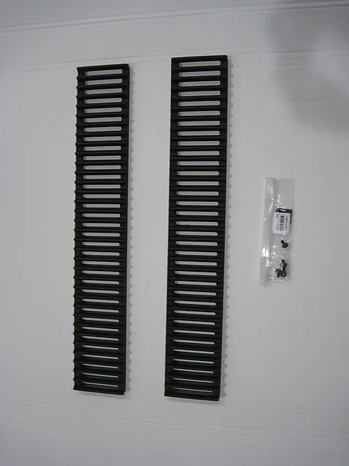 Gitter for peis side C400 115 mm sort 2 stk