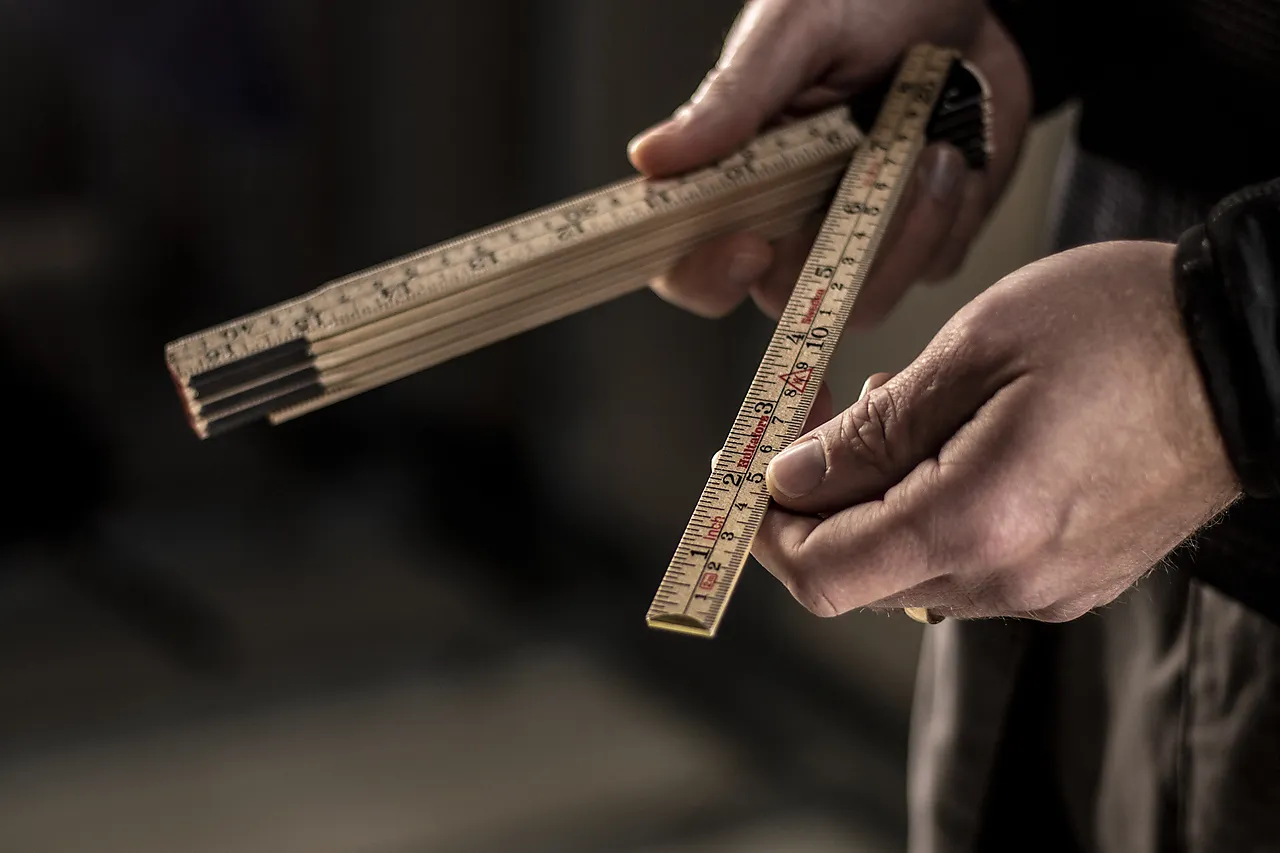 Tommestokk 2 meter tre 61-2-10 metrisk gradering/engelsk tomme null - 2 - 3 - Miniatyr