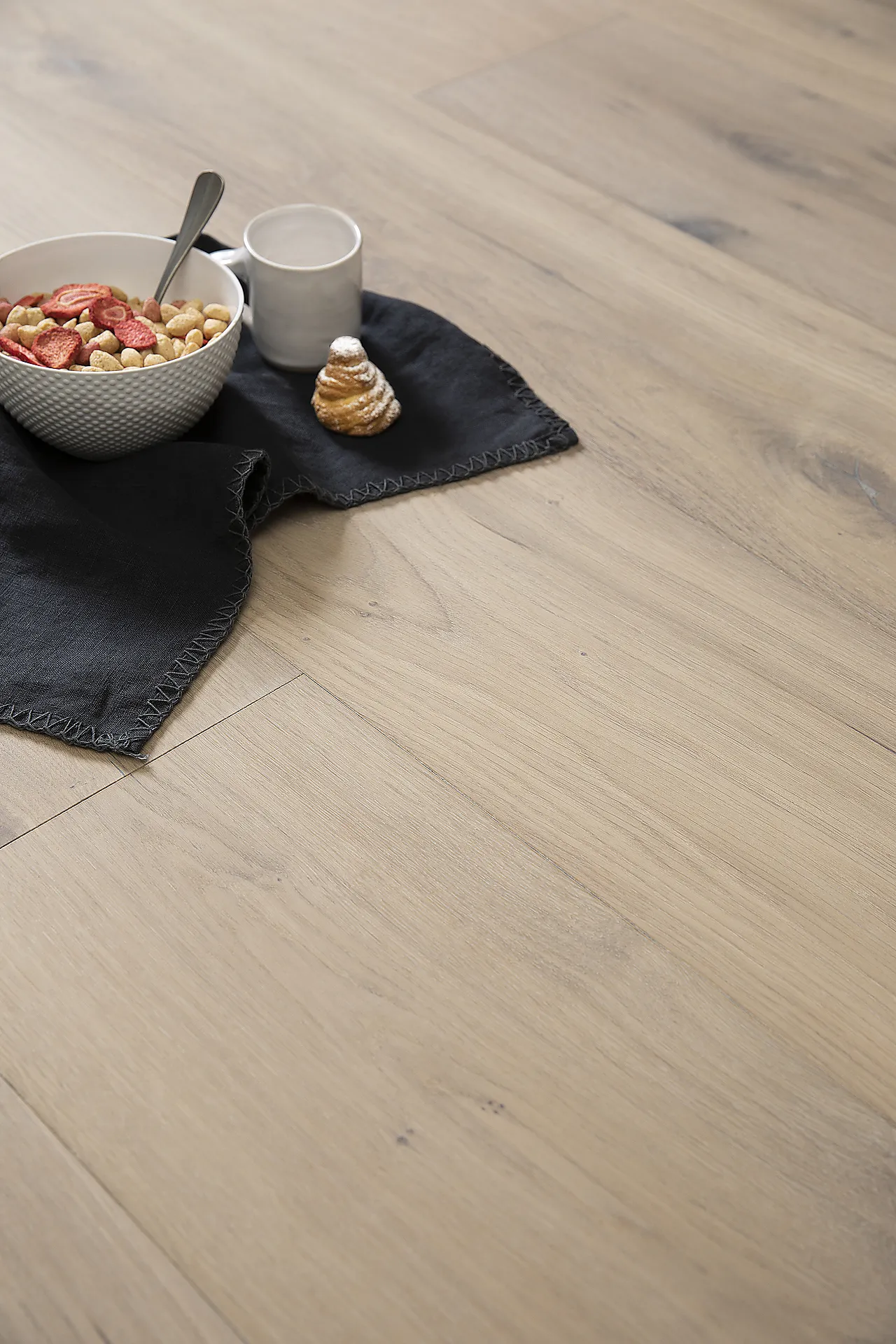 Gulv  herdet tre  svanshalloljet 1-stav bredde 20,8cm