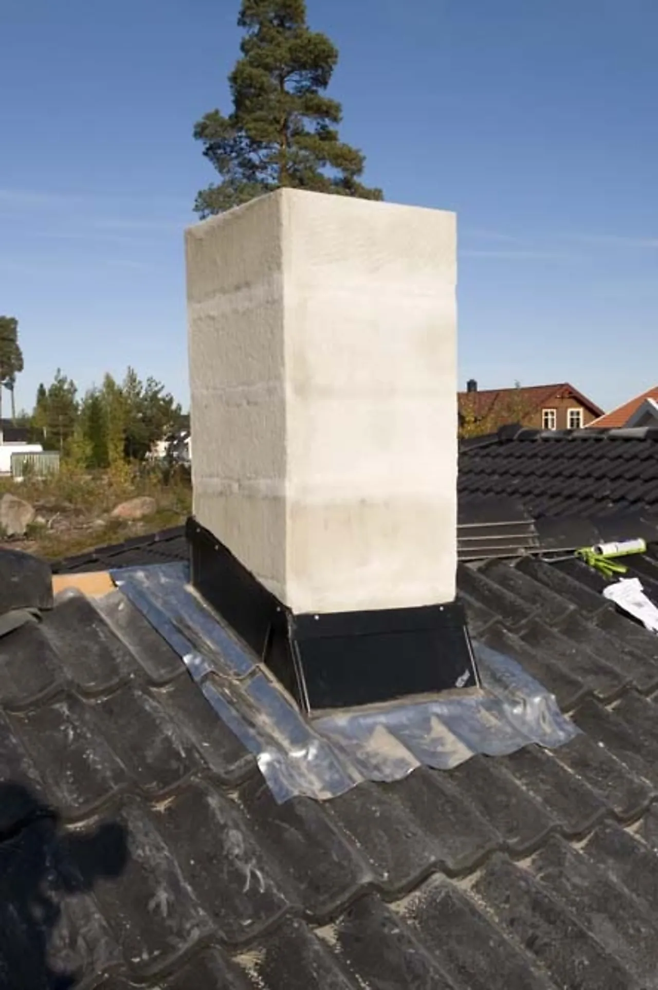 Pipebeslag med formbart fotstykke ettløps