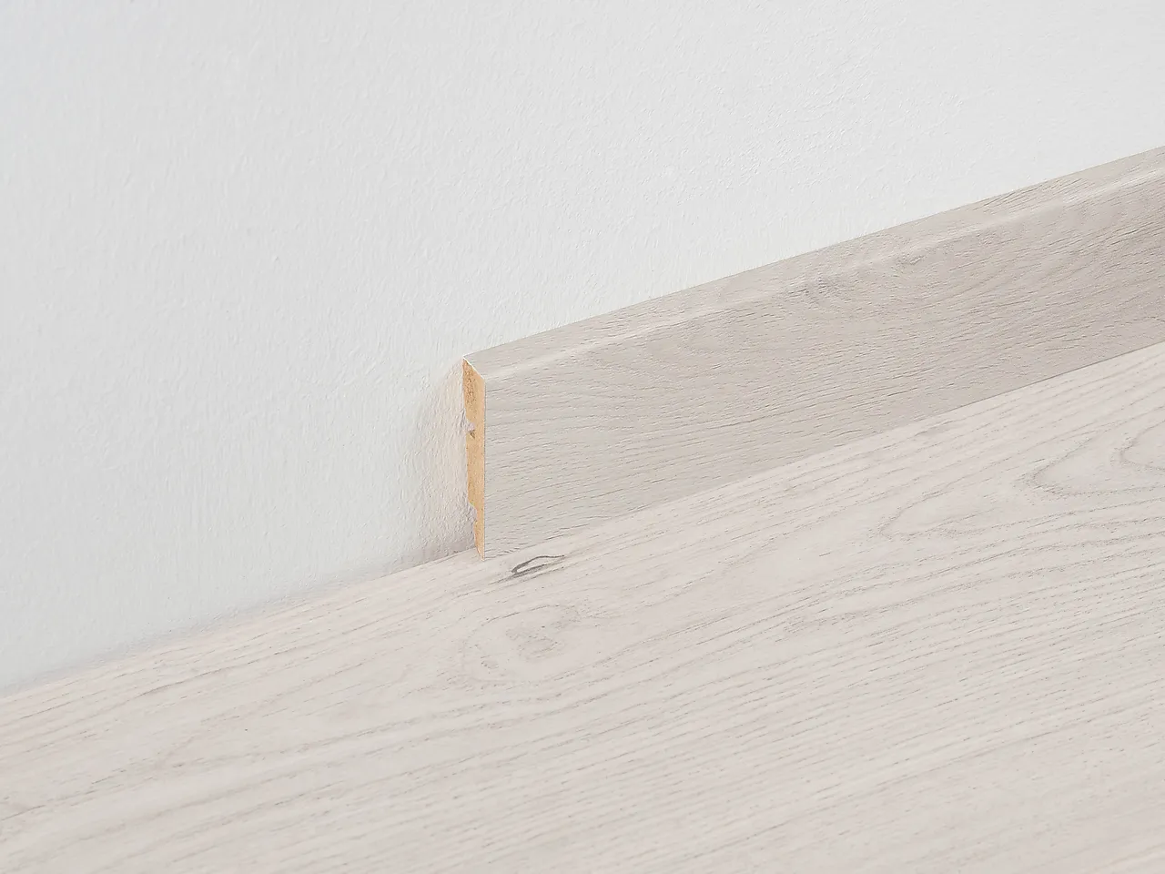 BerryAlloc sokkellist elite beige 60/12 2400mm