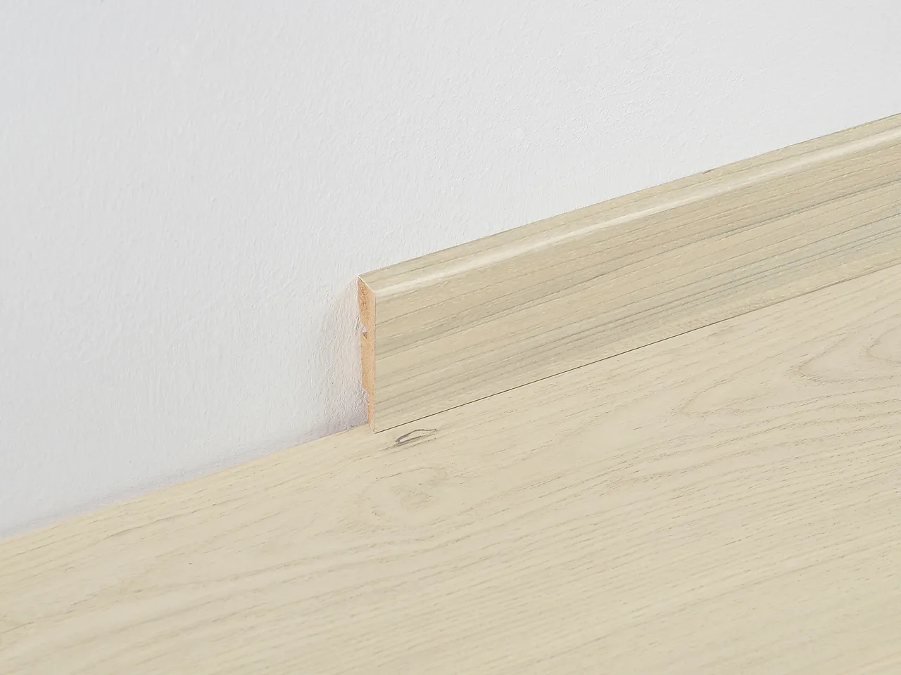 BerryAlloc sokkellist alm lys