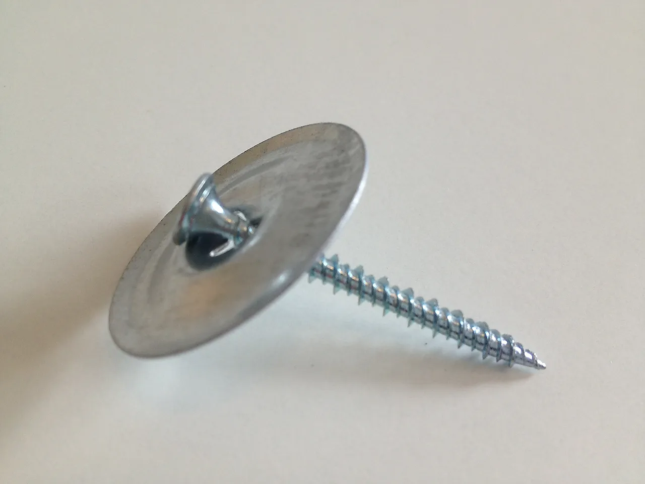 Jackon våtrom skrue 41mm100stk 3,9*41mm skrue med skive Jackon våtrom skrue 41mm100stk 3,9*41mm skrue med skive