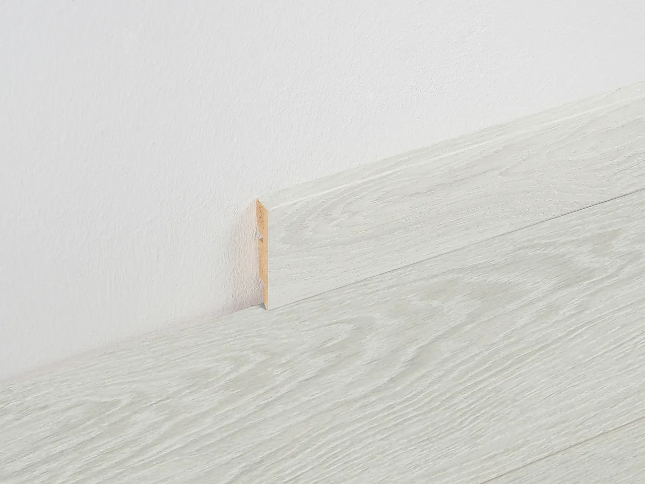 BerryAlloc Sokkellist Charme White 2,4M BerryAlloc Sokkellist Charme White 2,4M