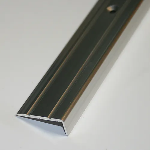 Trappenese nr. 8 1,5 meter sølv blank borret m/skruer